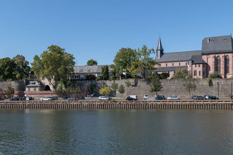 Höchster Schloss und Justinuskirche in Frankfurt-Höchst