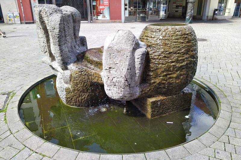 Brunnen vor der Stadtkirche in Langen (Hessen)