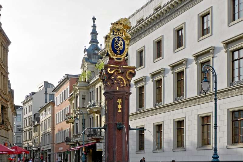 Der Marktbrunnen auf dem Marktplatz in Wiesbaden